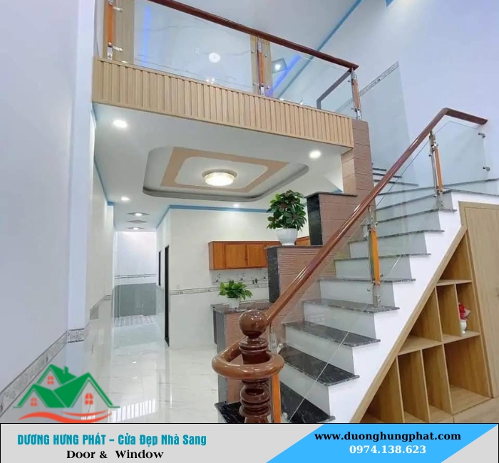 cầu thang kính tại Củ Chi